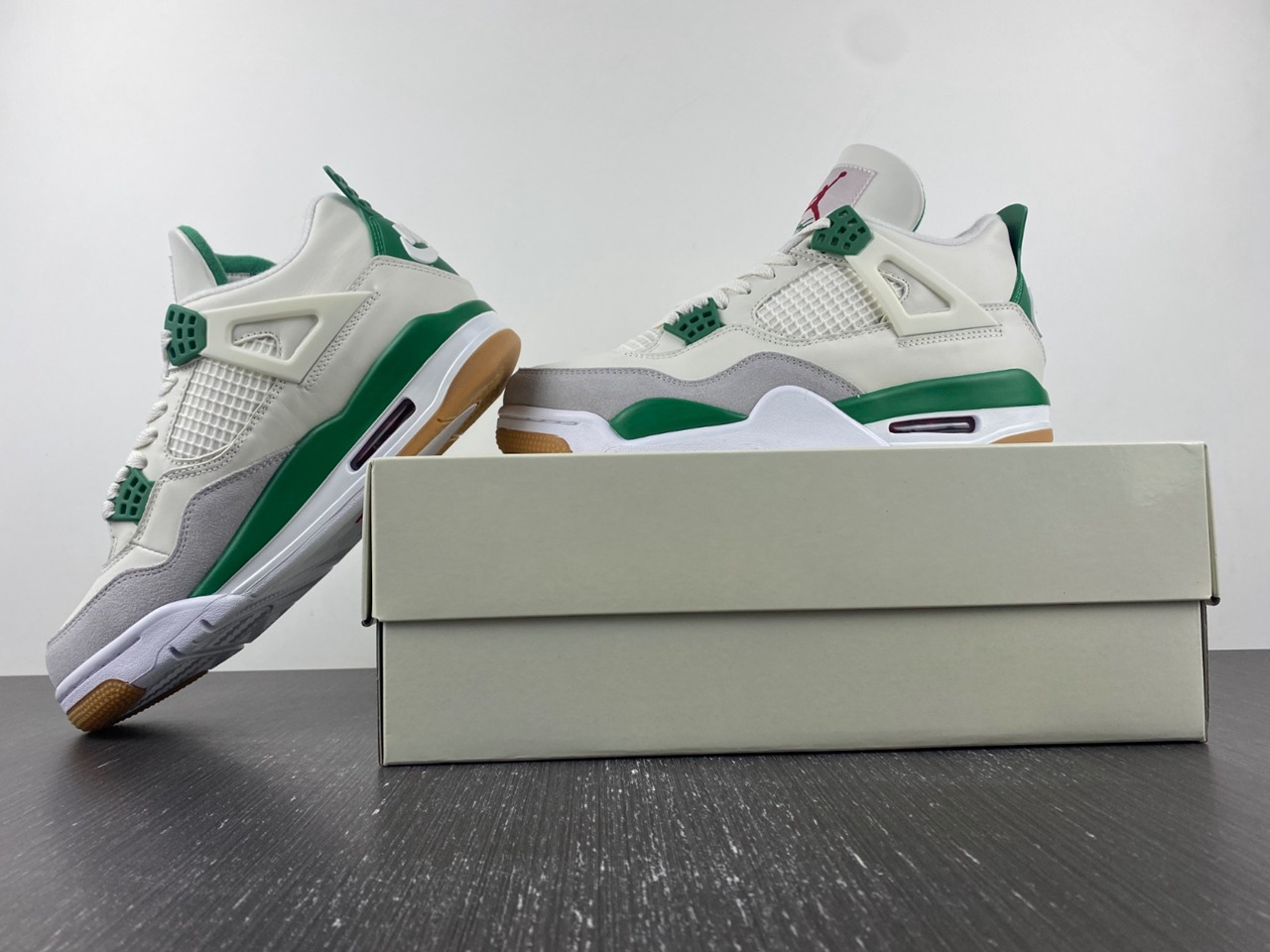 ike SB x Air Jordan 4 Pine Green DR5415-103